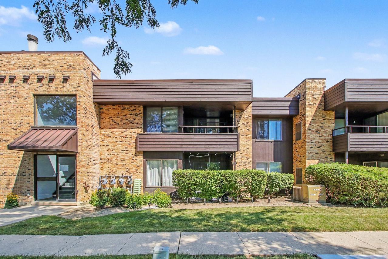1413 N Sterling Ave. #204, Palatine, IL 60067