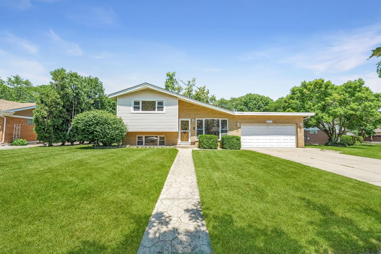 513 W Division St., Itasca, IL 60143