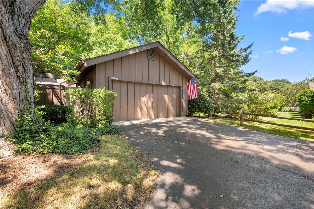 42W466 Red Bud Ct., St. Charles, IL 60175