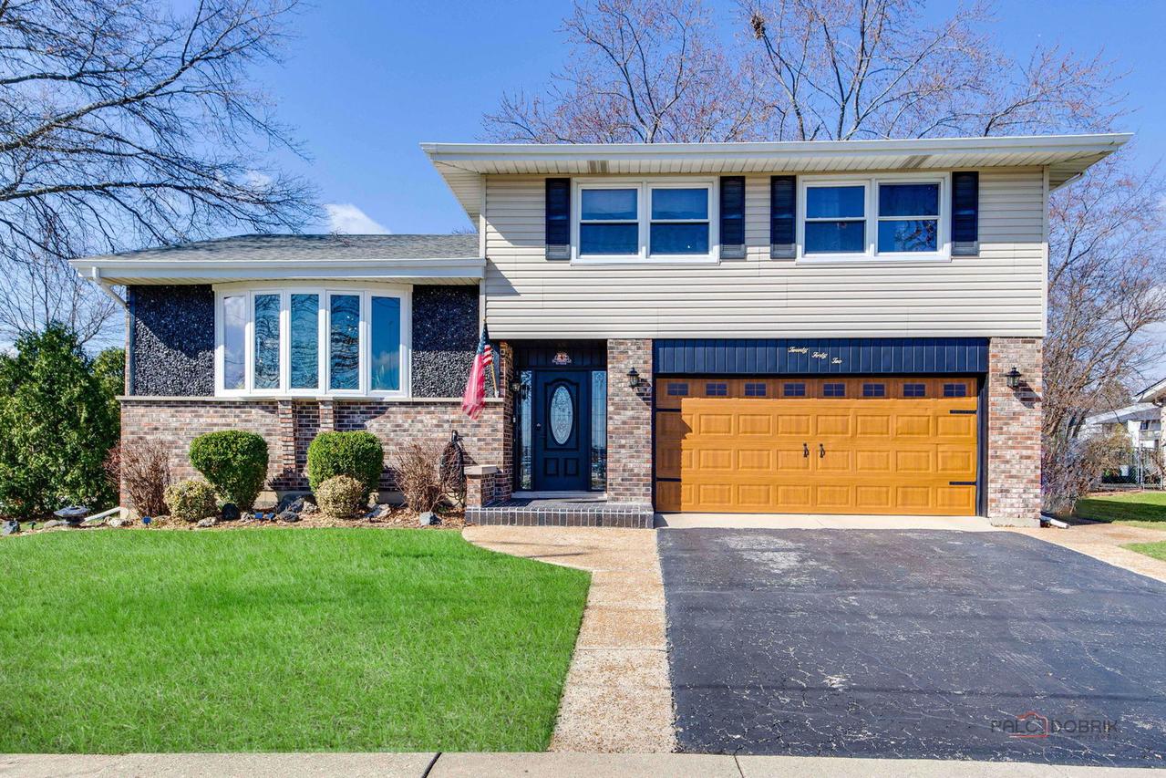 2042 S Goebbert Rd., Arlington Heights, IL 60005