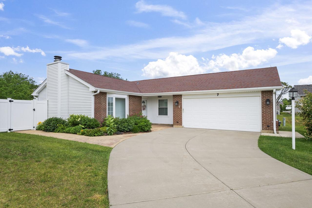 7 Greystone Ct., Streamwood, IL 60107