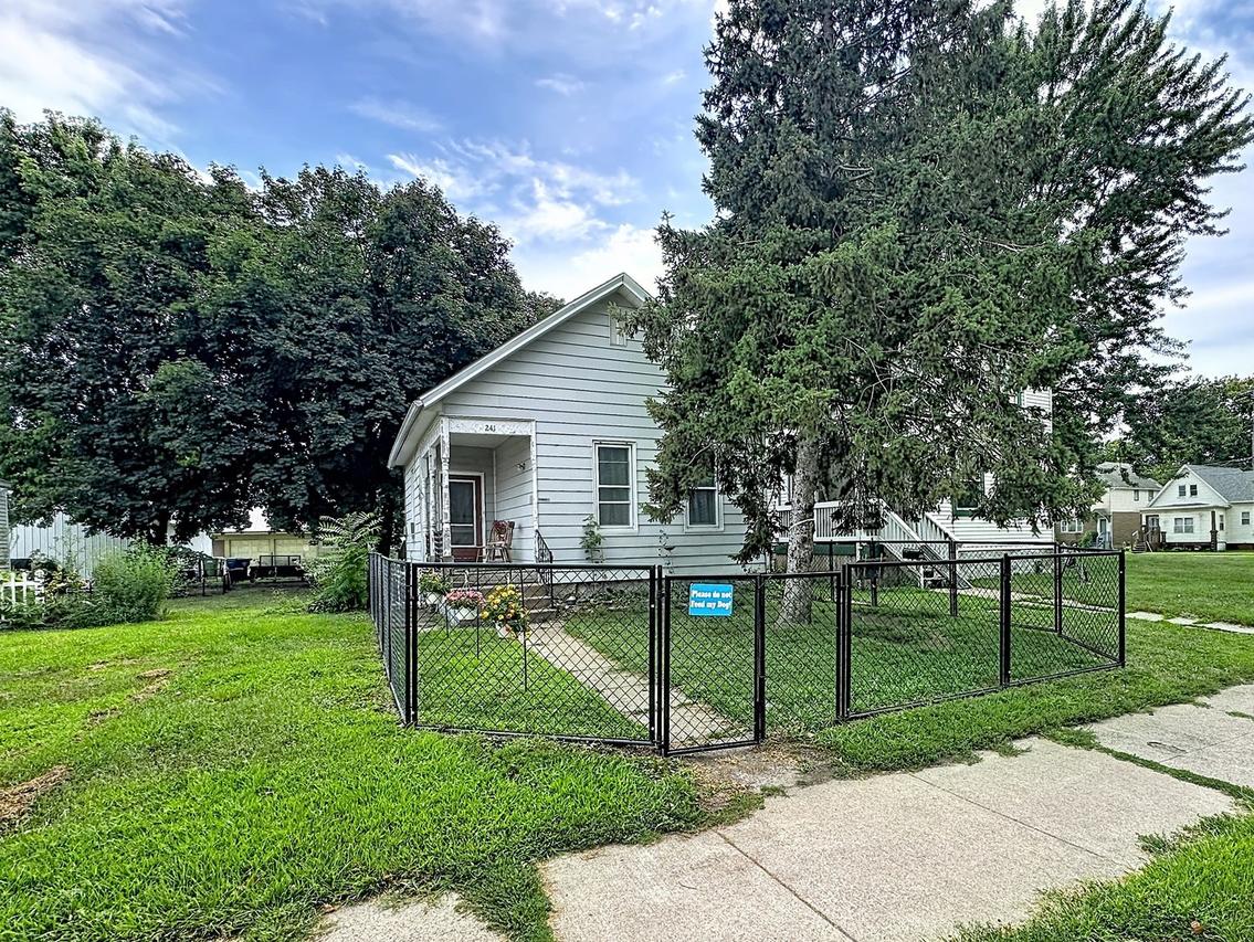 241 1st Ave., Clinton, IL 61727
