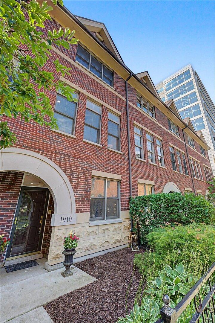 1910 S Prairie Ave., Chicago, IL 60616
