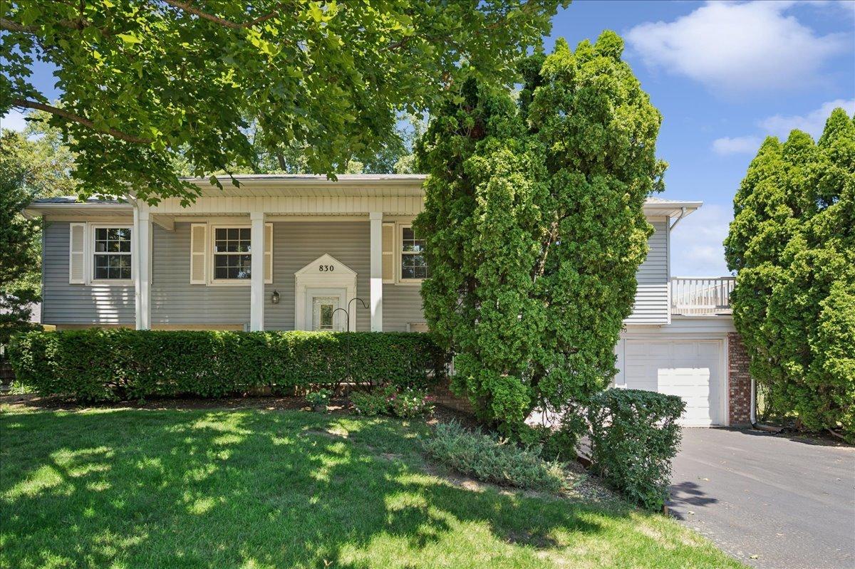 830 Woodhollow Ln., Buffalo Grove, IL 60089