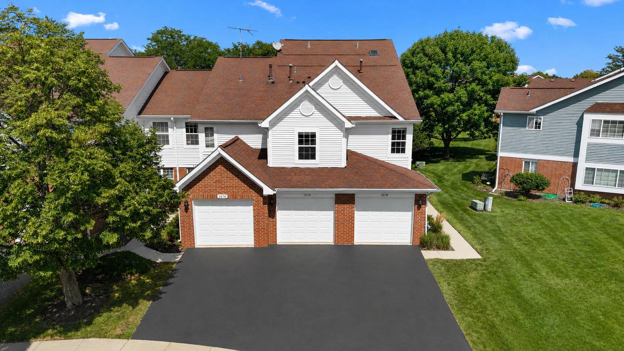 1612 Thornfield Ct., Roselle, IL 60172