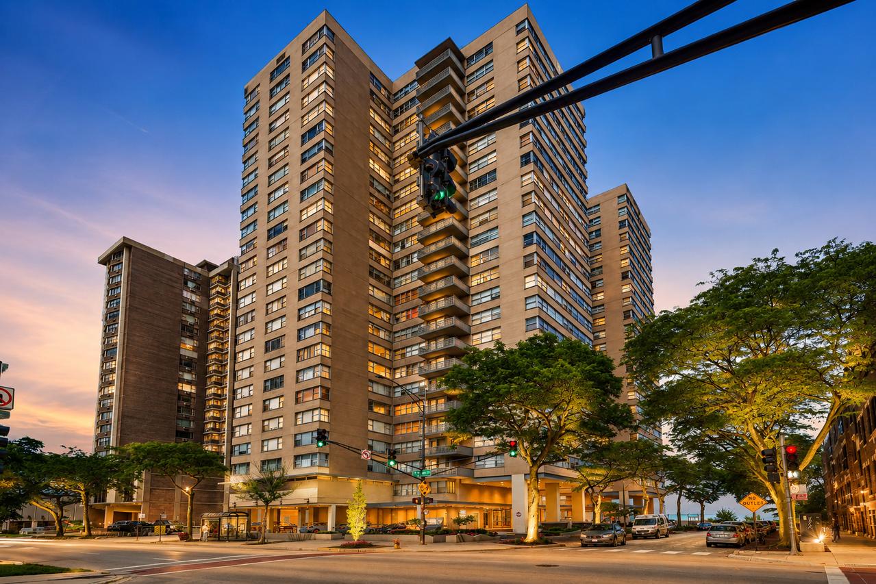 6301 N Sheridan Rd. #24E, Chicago, IL 60660