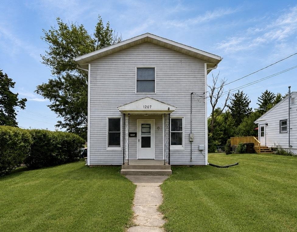 1207 W American St., Freeport, IL 61032
