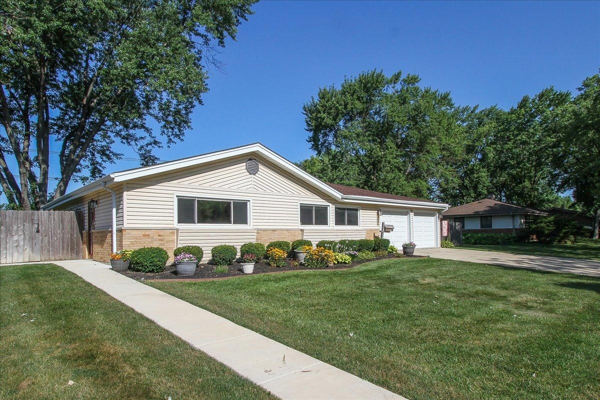 130 Westview St., Hoffman Estates, IL 60169