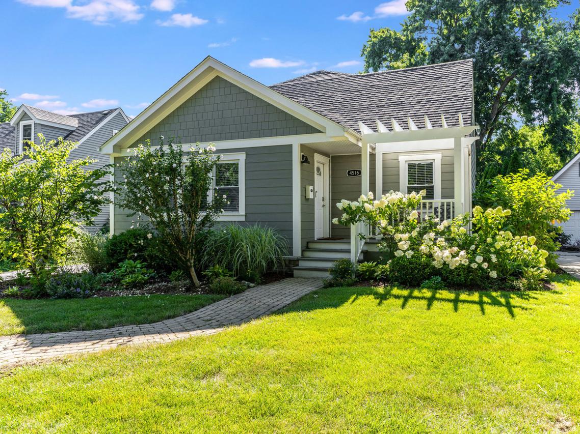 4516 Stanley Ave., Downers Grove, IL 60515