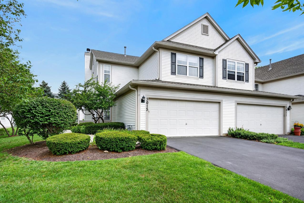 3015 Langston Cir., St. Charles, IL 60175