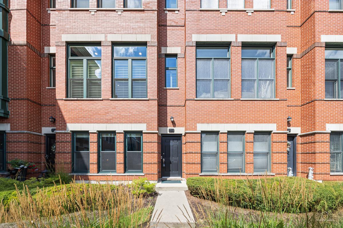 233 W Wood St. #73B, Palatine, IL 60067