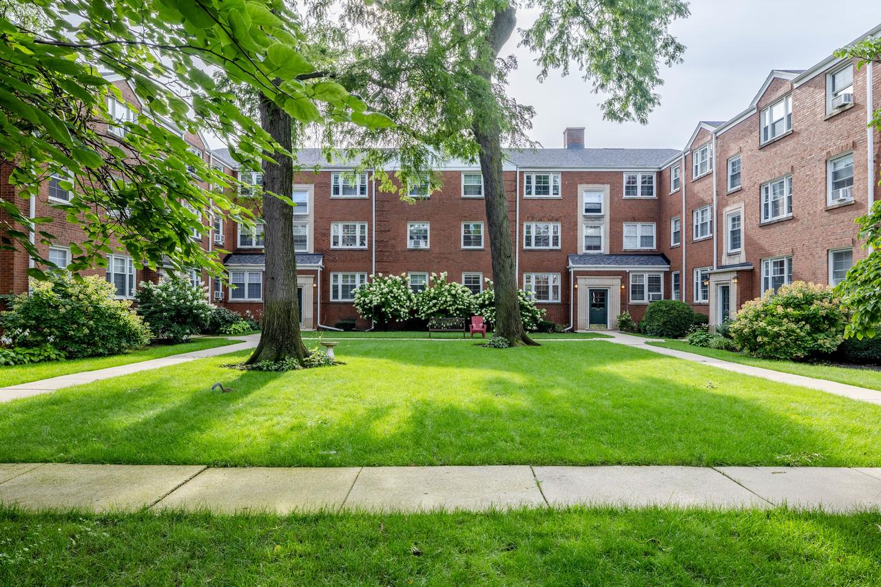 506 Bonnie Brae Pl. #1G, River Forest, IL 60305