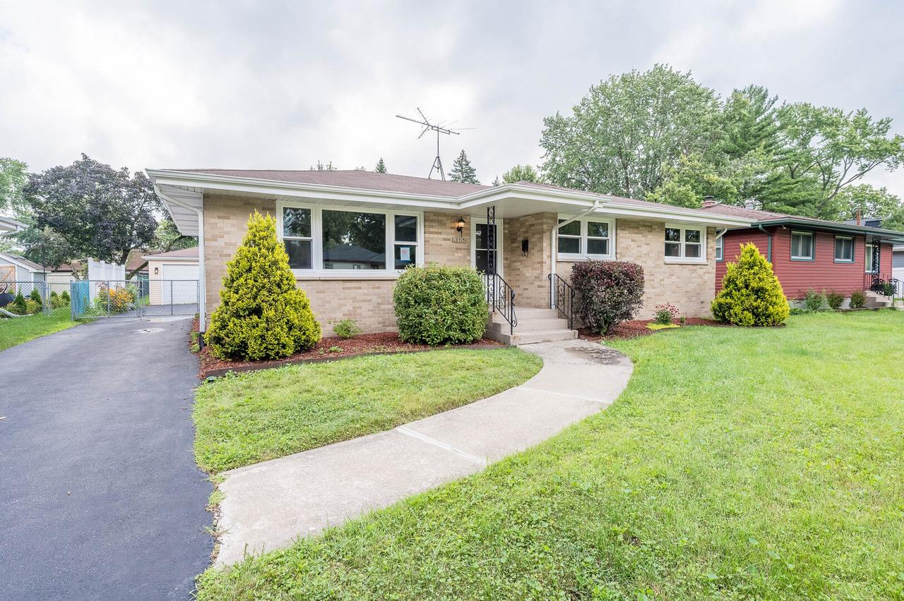 18515 Oakley Ave., Lansing, IL 60438