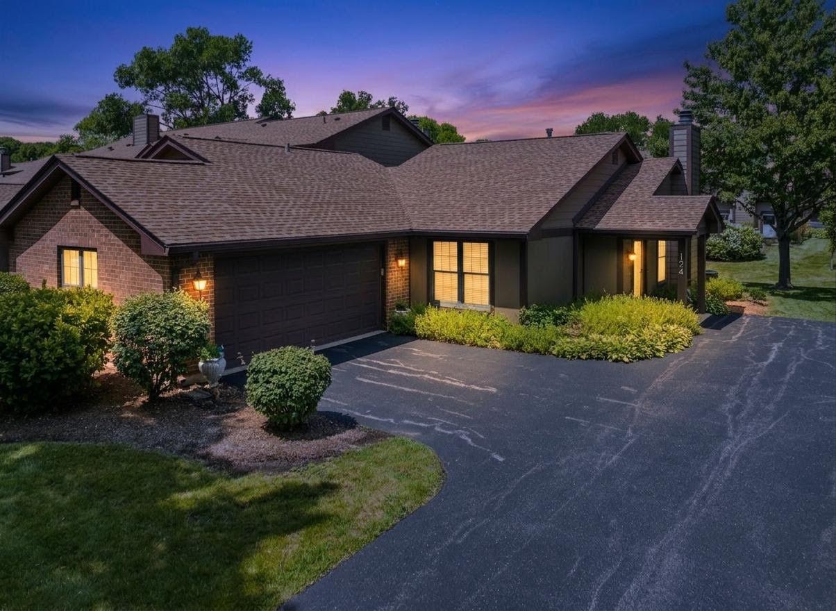 124 White Birch Ln., Westmont, IL 60559
