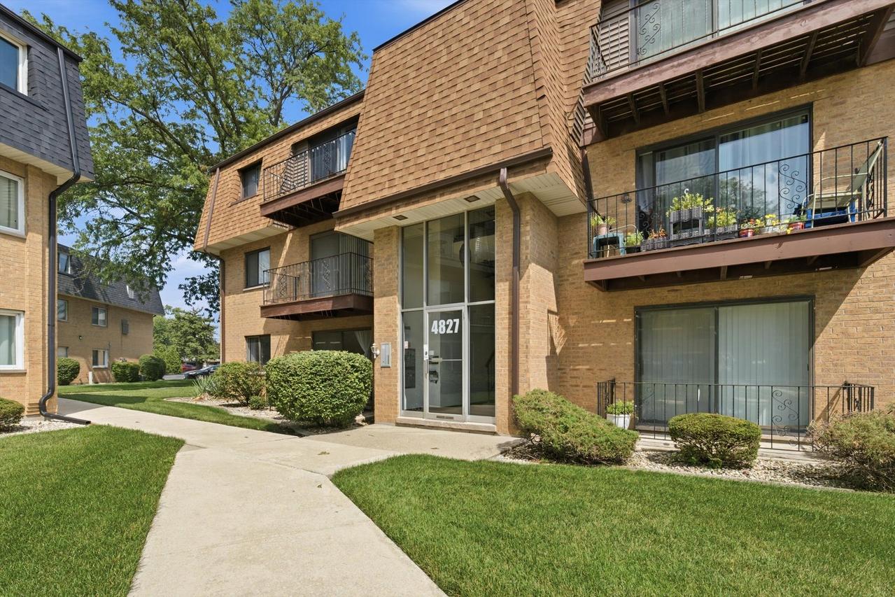 4827 W 109th St. #101, Oak Lawn, IL 60453