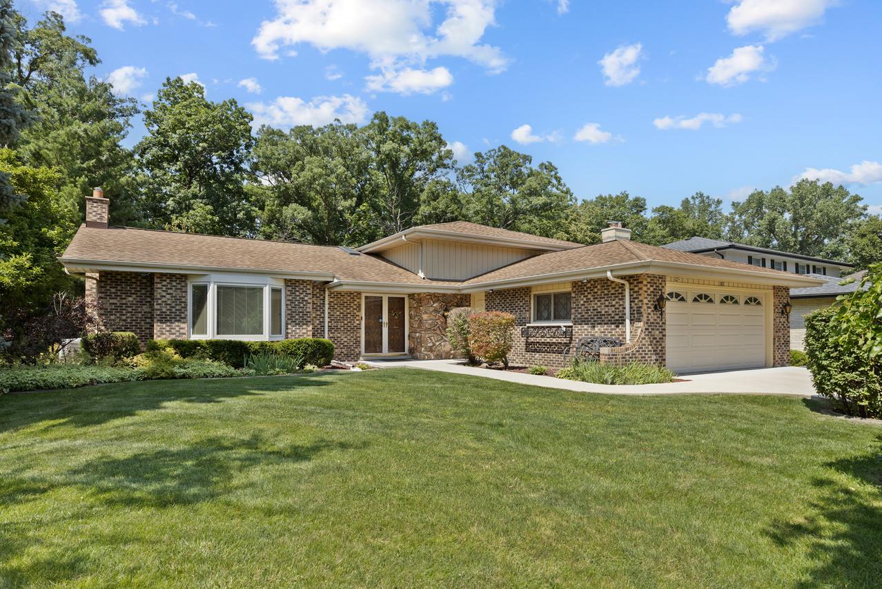 387 Woodlane Ct., Wood Dale, IL 60191