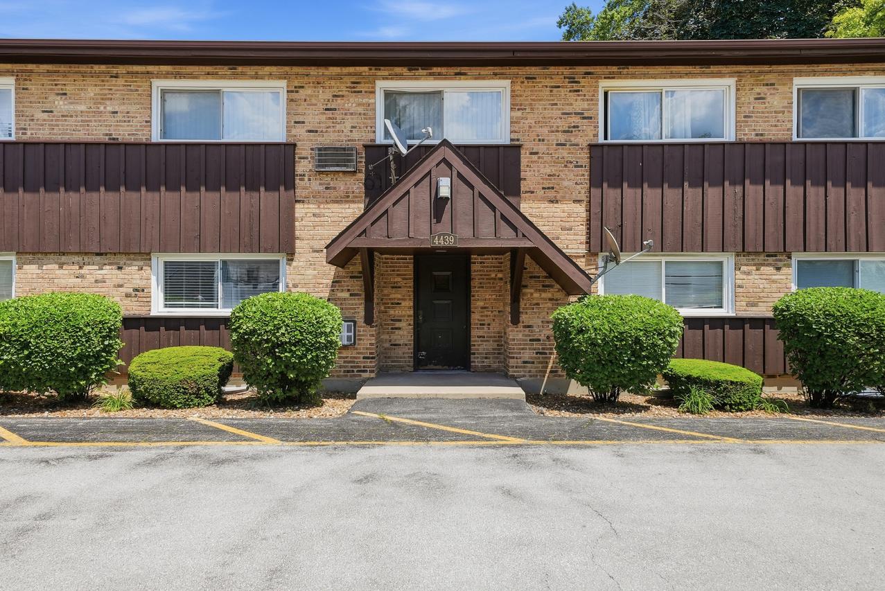 4439 Arbor Cir. #1, Downers Grove, IL 60515