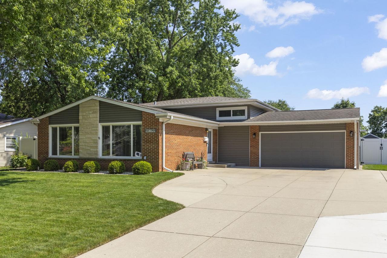 15W621 Diversey Ave., Elmhurst, IL 60126
