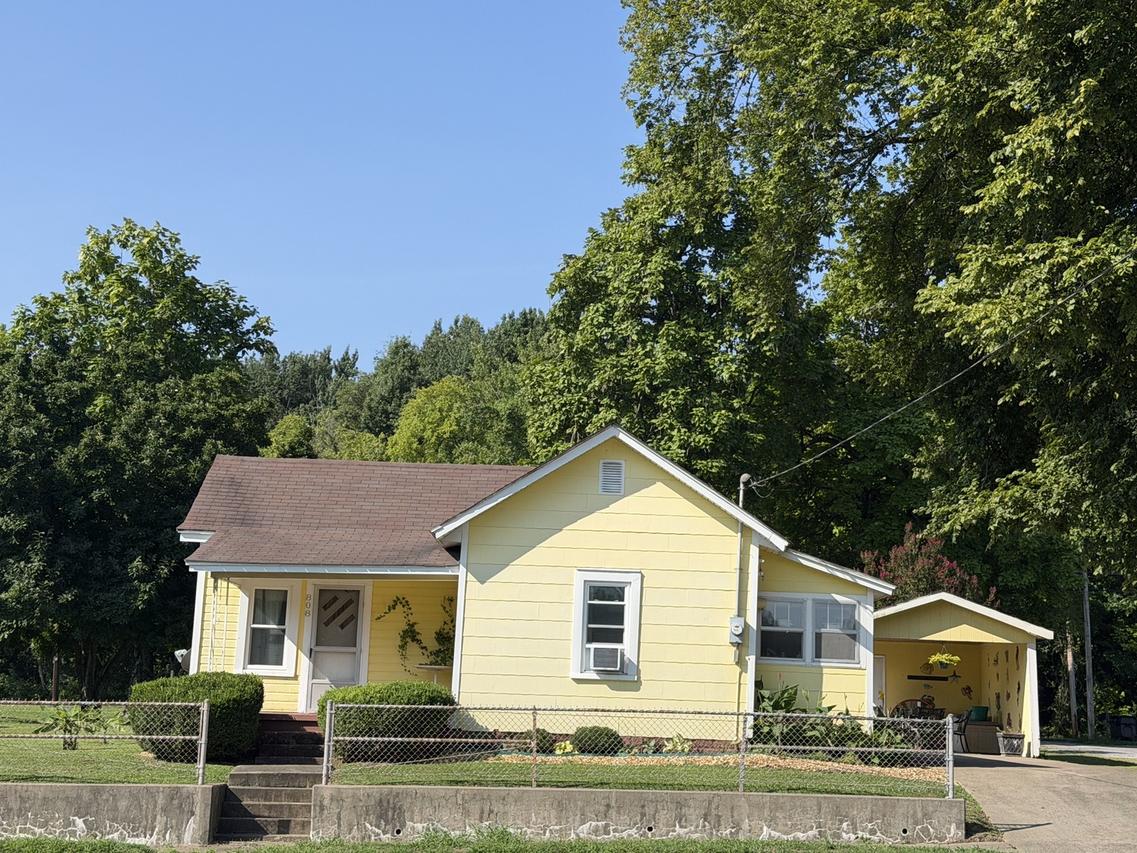 808 W 10th St., Metropolis, IL 62960