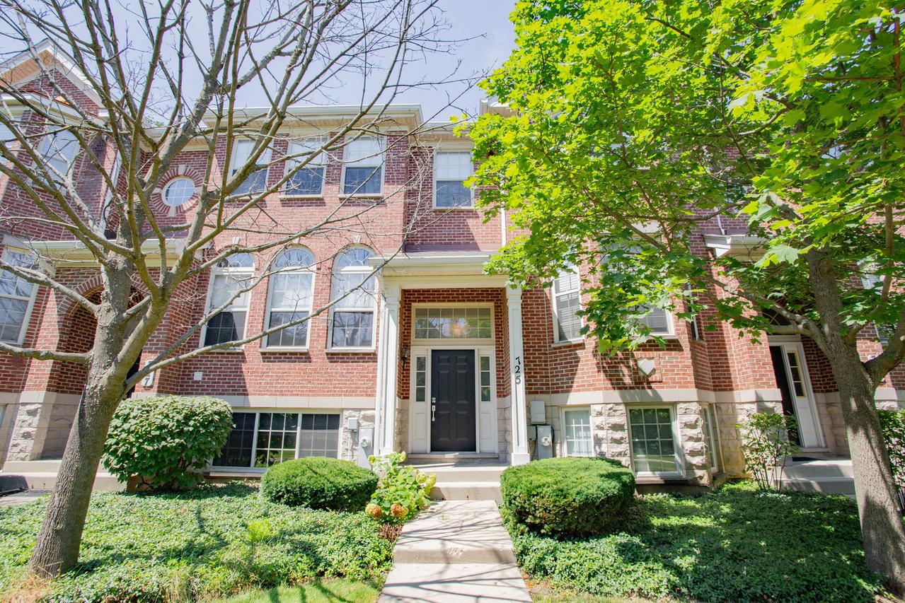 725 Prestwick Ln., Wheeling, IL 60090