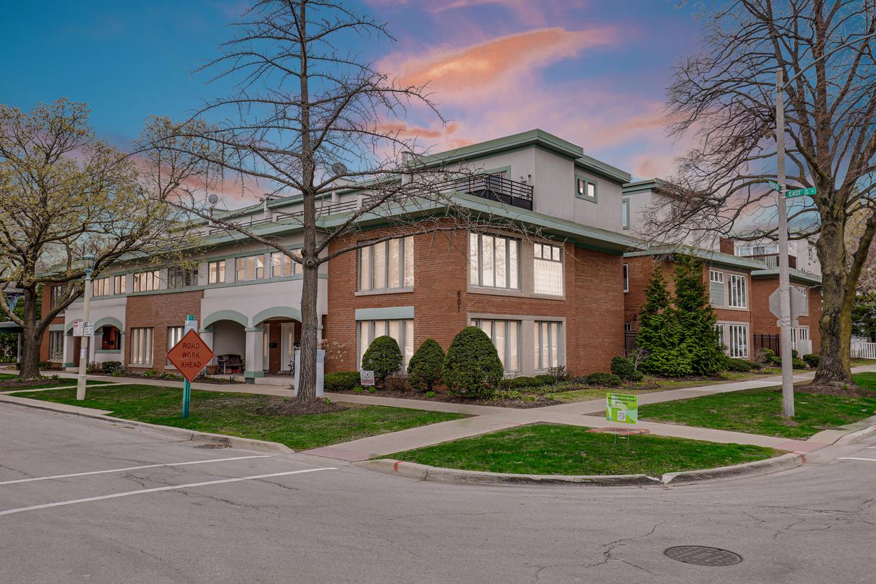 601 South Blvd. #E, Oak Park, IL 60302