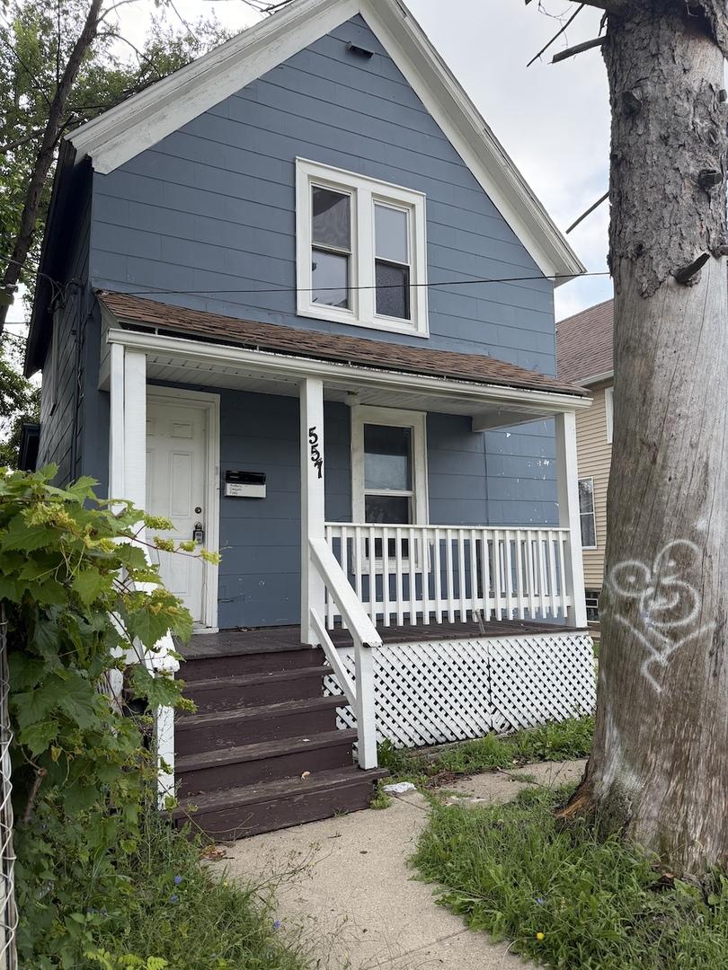 557 Oak St., Waukegan, IL 60085