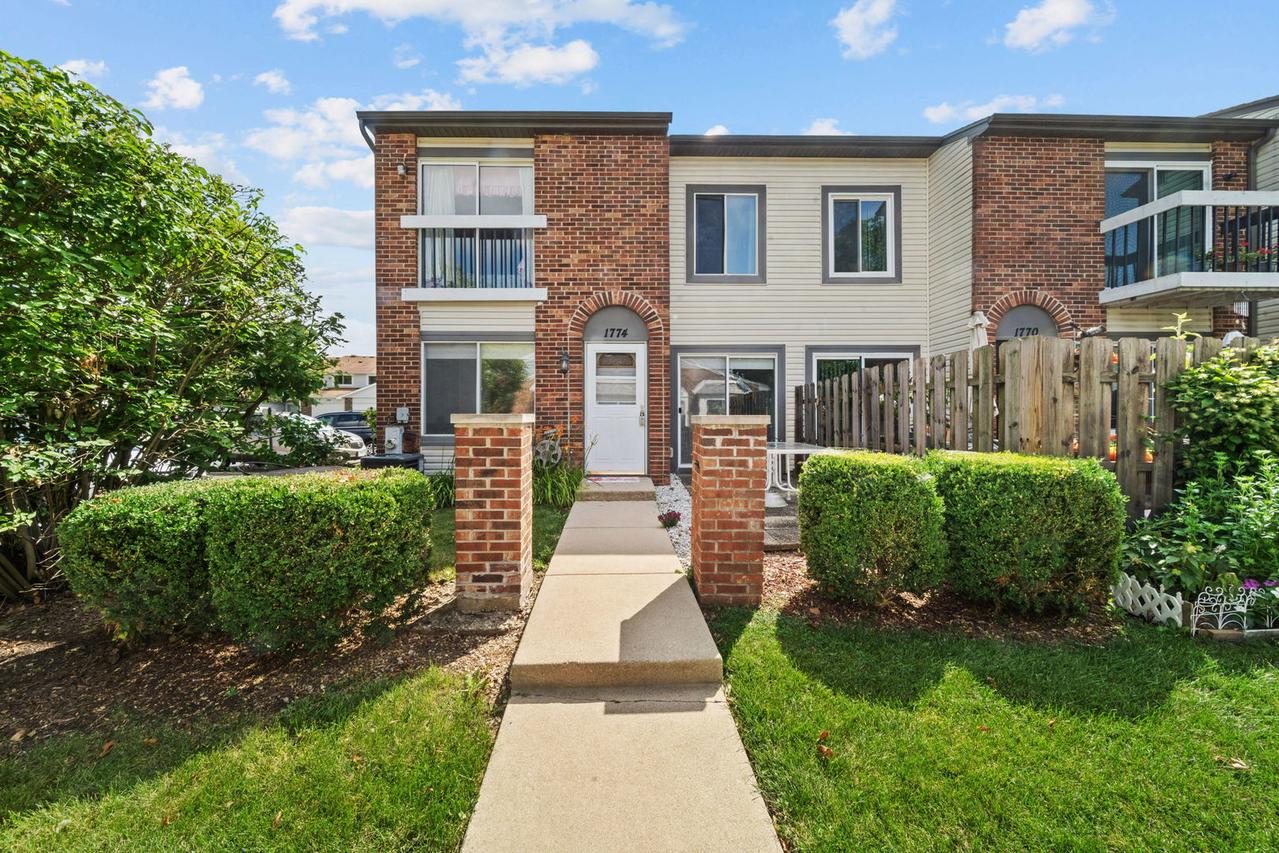 1774 Raleigh Ln., Hoffman Estates, IL 60169