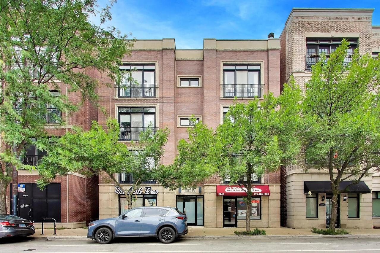 2242 W Belmont Ave. #4E, Chicago, IL 60618