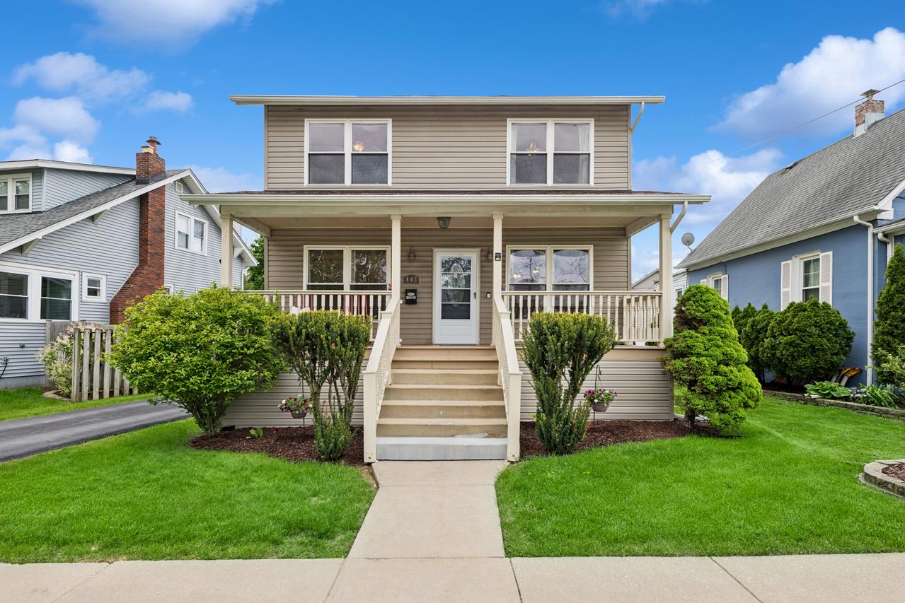 402 Crescent St., Wheaton, IL 60187