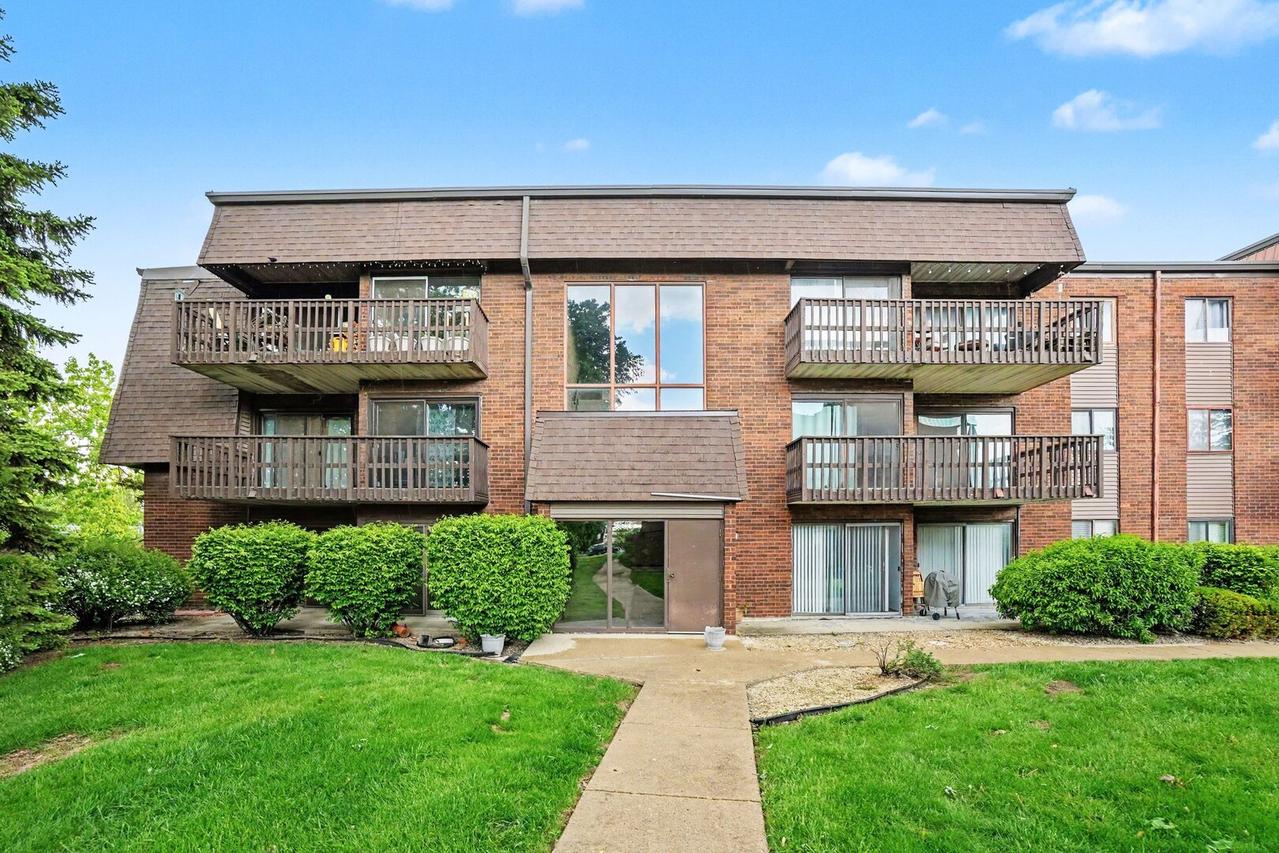 1619 Richmond Cir. #205, Joliet, IL 60435