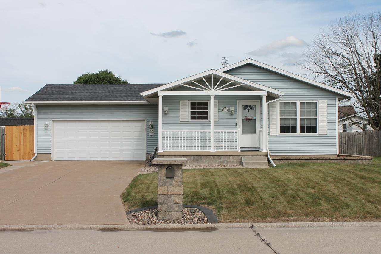916 Birchwood Dr., Colona, IL 61241