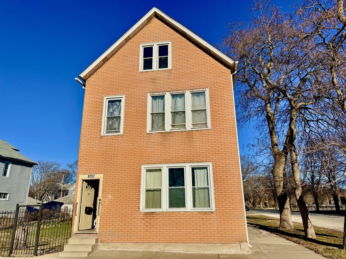 8757 S Marquette Ave., Chicago, IL 60617