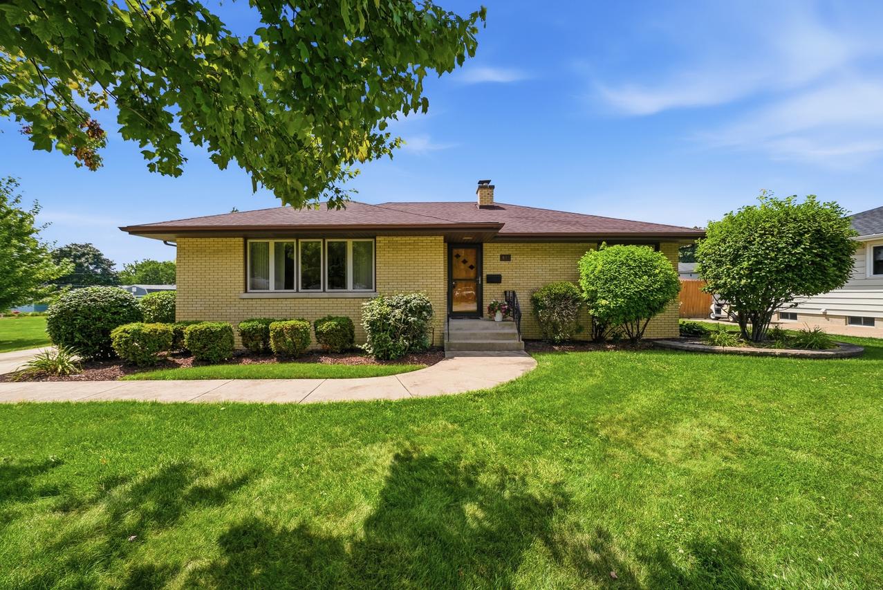811 Magnolia Dr., Joliet, IL 60435