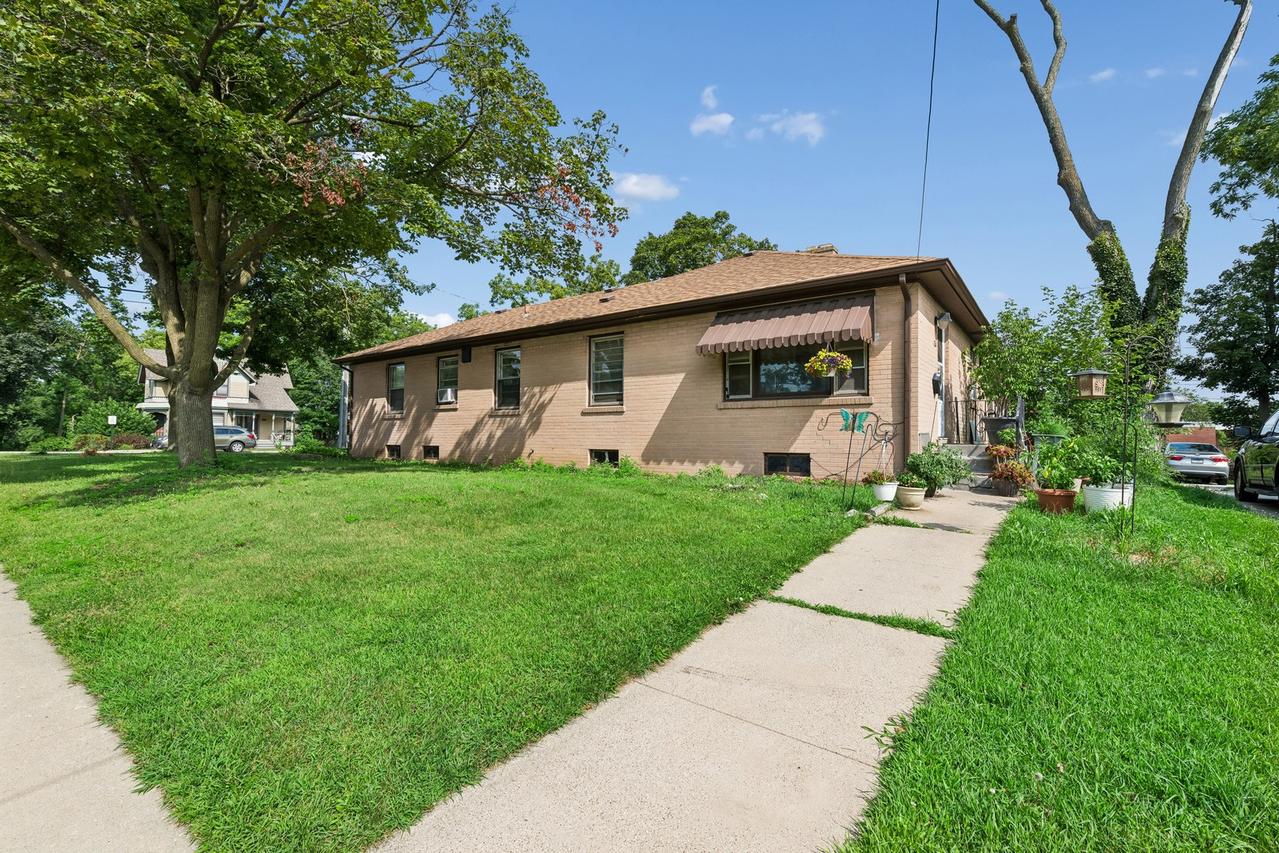 13 High Rd., Cary, IL 60013
