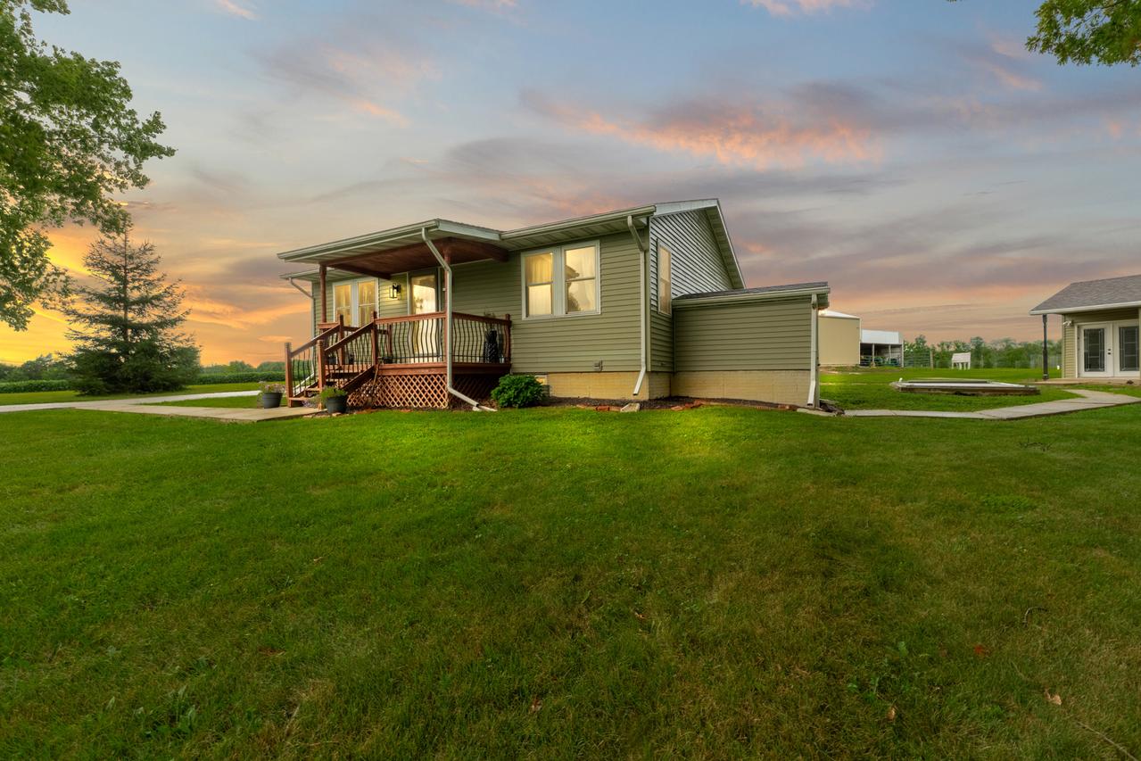 8353 Burns Hill Rd., Clinton, IL 61727