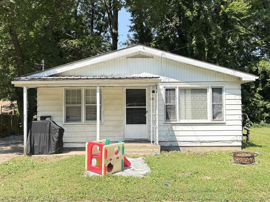 522 N Allyn St., Carbondale, IL 62901