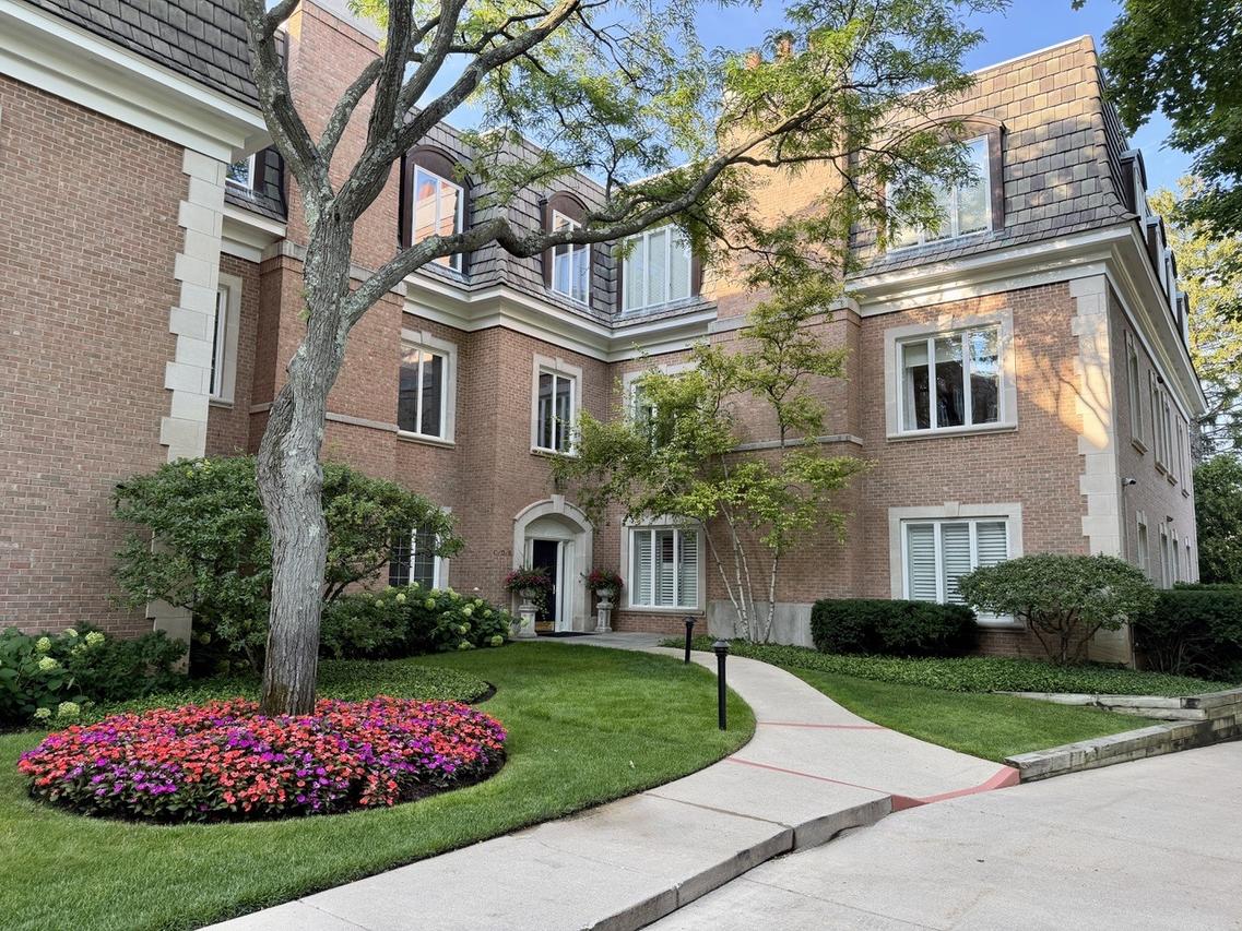 485 Oakwood Ave. #D-2, Lake Forest, IL 60045