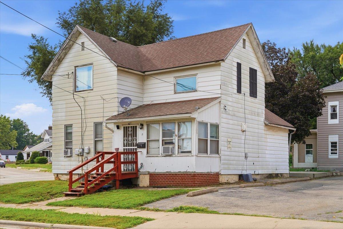 2 E 7th St., Sterling, IL 61081