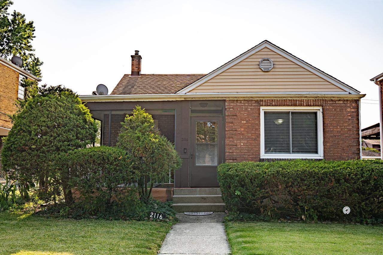 2116 S 20th Ave., Broadview, IL 60155