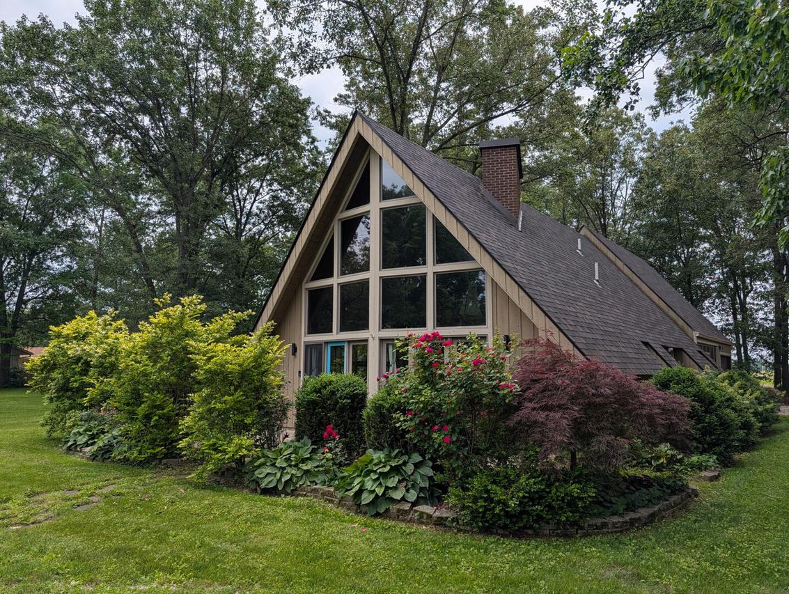 2216 Lake Hills Dr., Vandalia, IL 62471