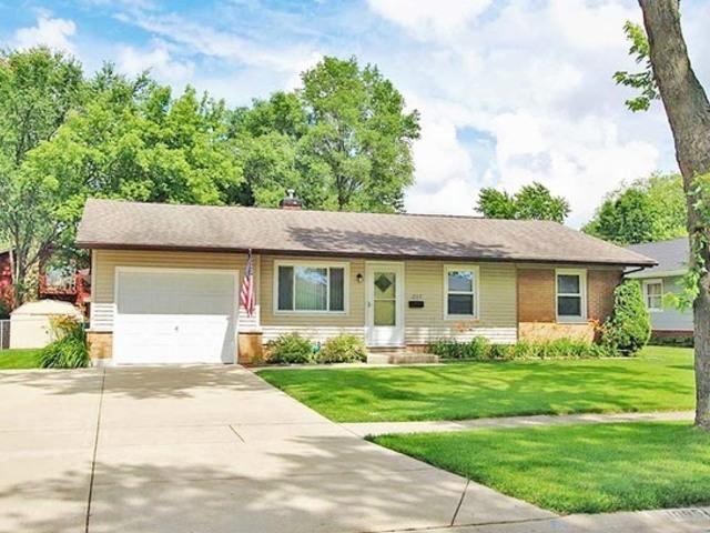 1095 Hickory Ln., Elk Grove Village, IL 60007