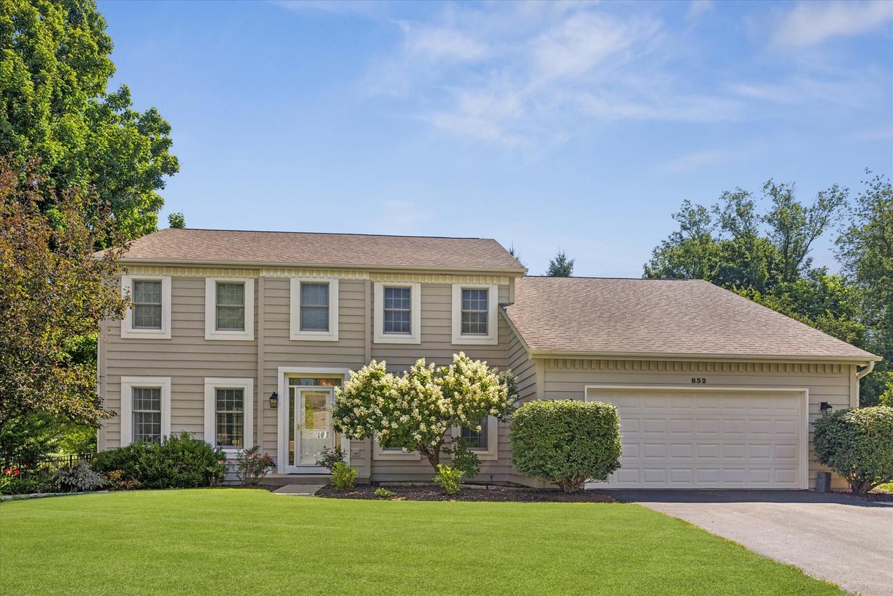 832 Wexford Ct., Naperville, IL 60540