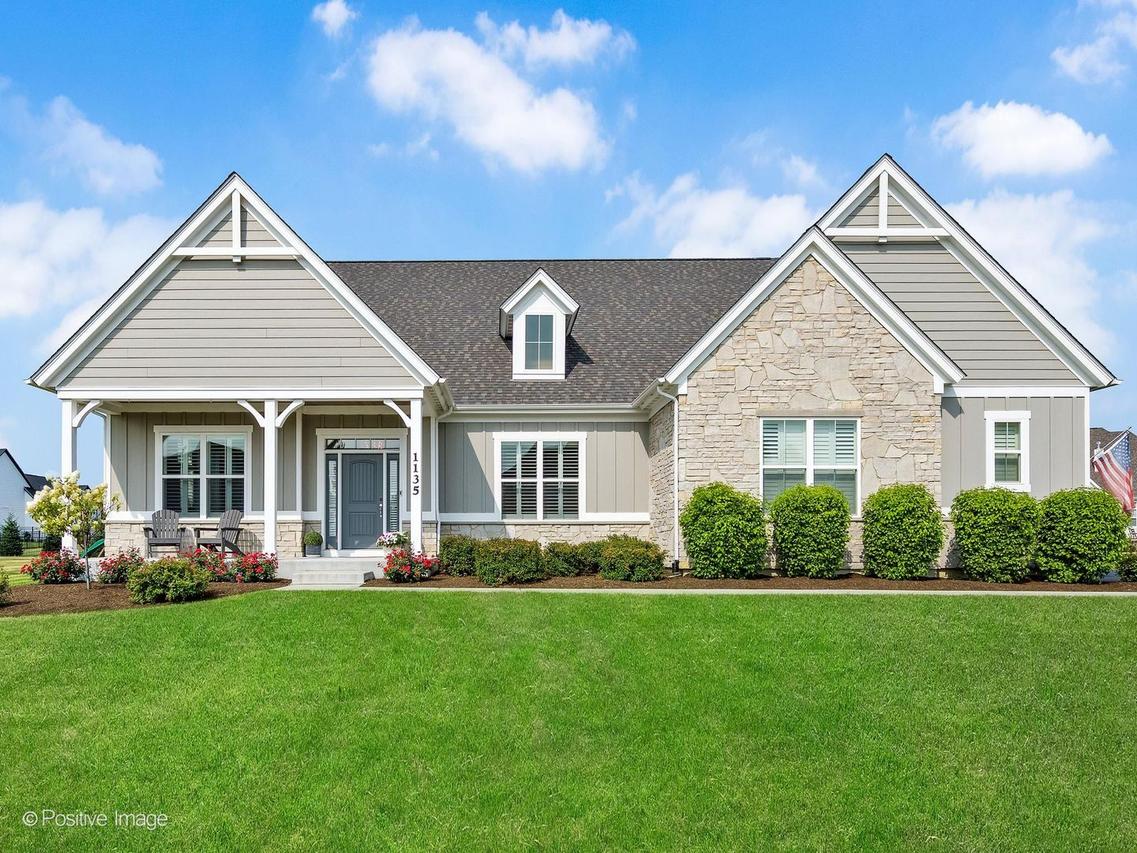 1135 Hilldale Dr., St. Charles, IL 60175
