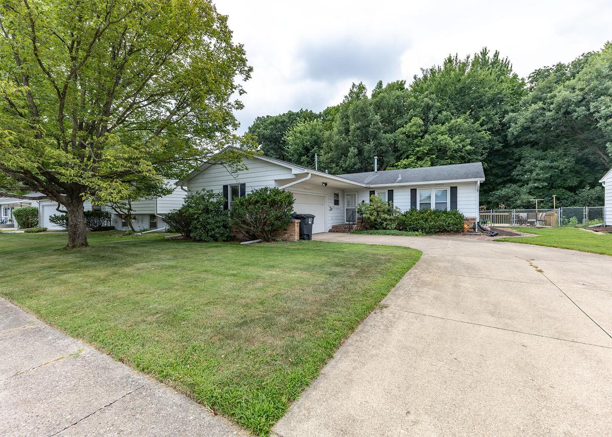 1901 47th Street Ct., Moline, IL 61265