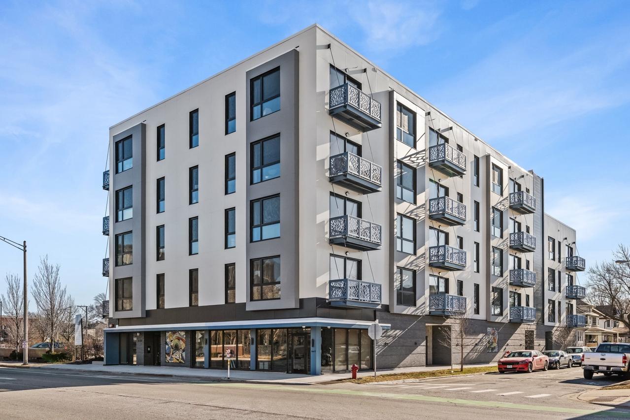 839 Madison St. #301, Oak Park, IL 60302