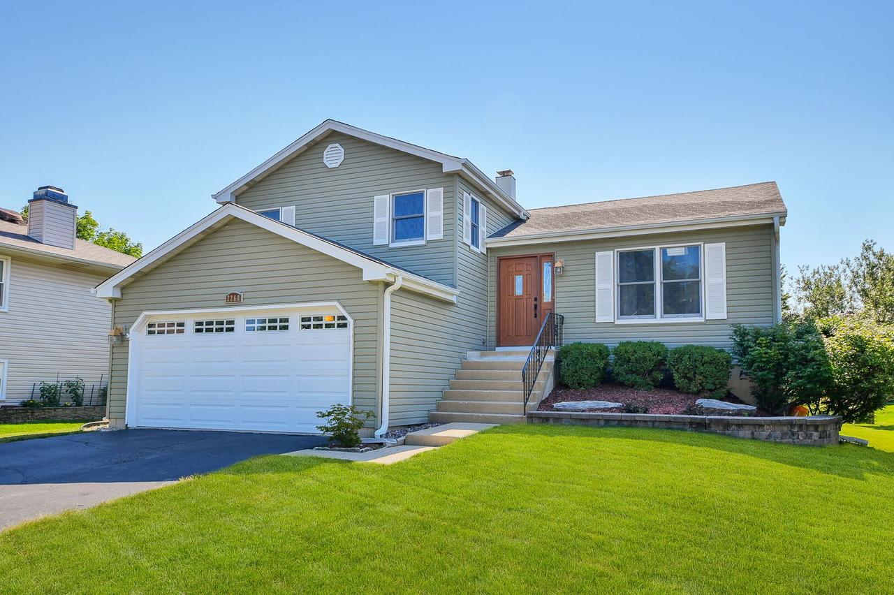 2268 Salisbury Dr., Naperville, IL 60565