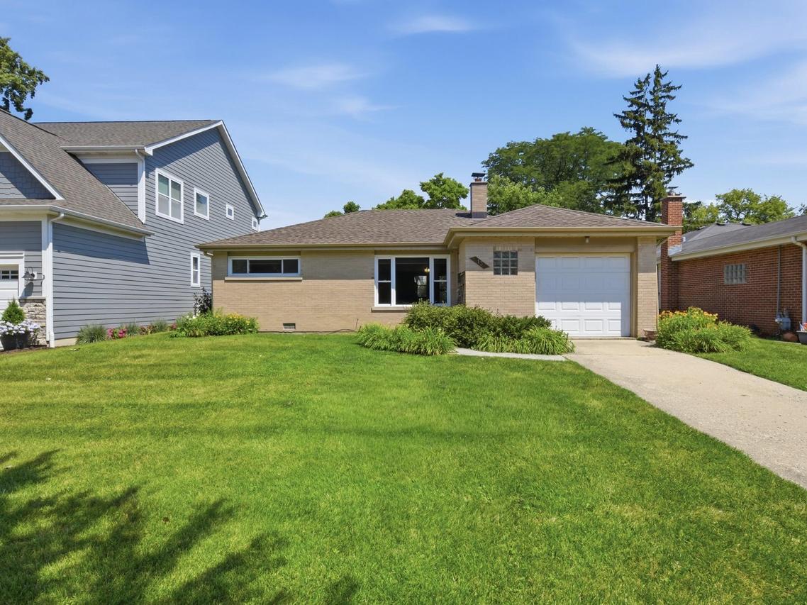 13 S School St., Mount Prospect, IL 60056
