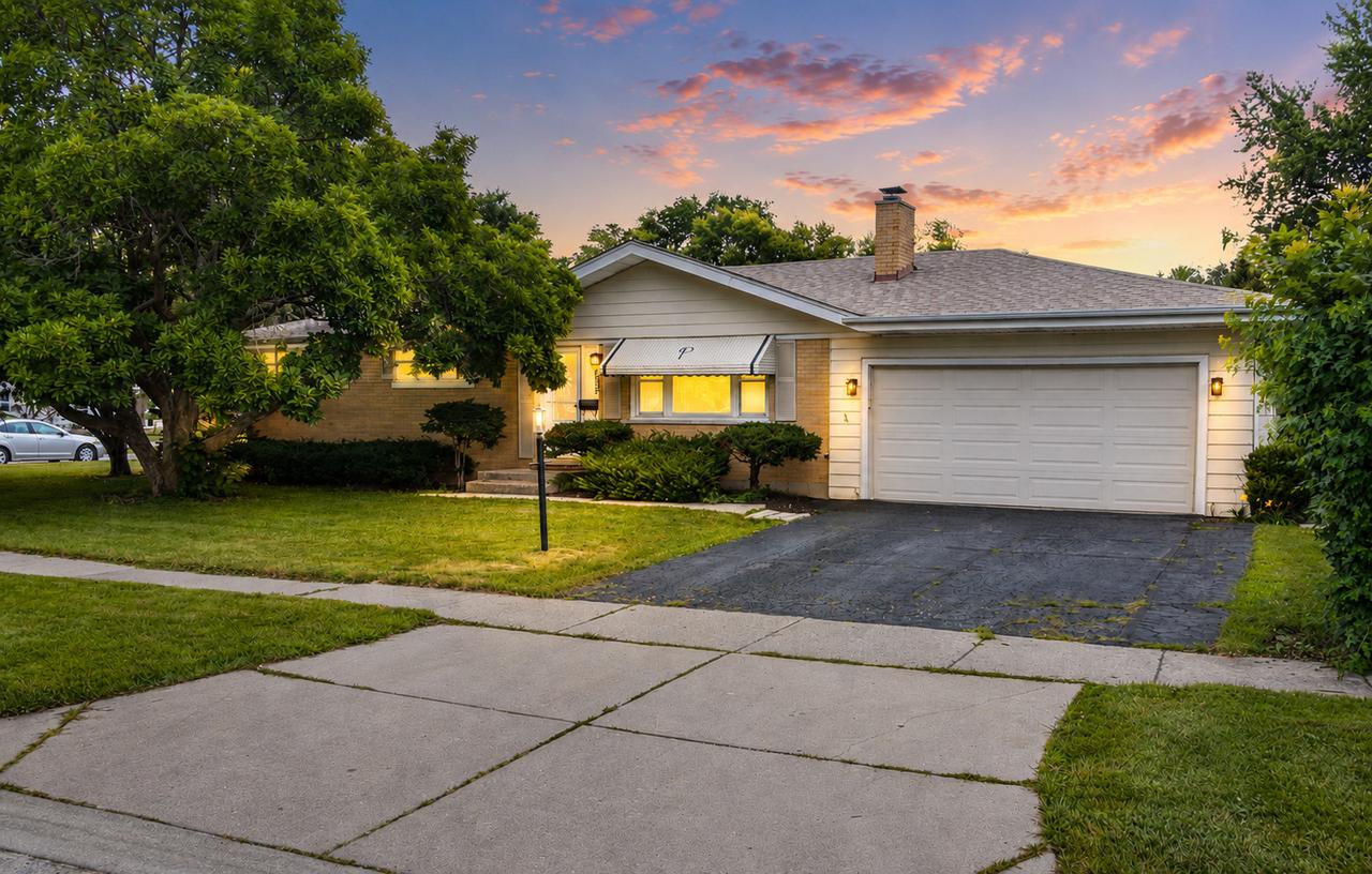 255 W Daniels Rd., Palatine, IL 60067