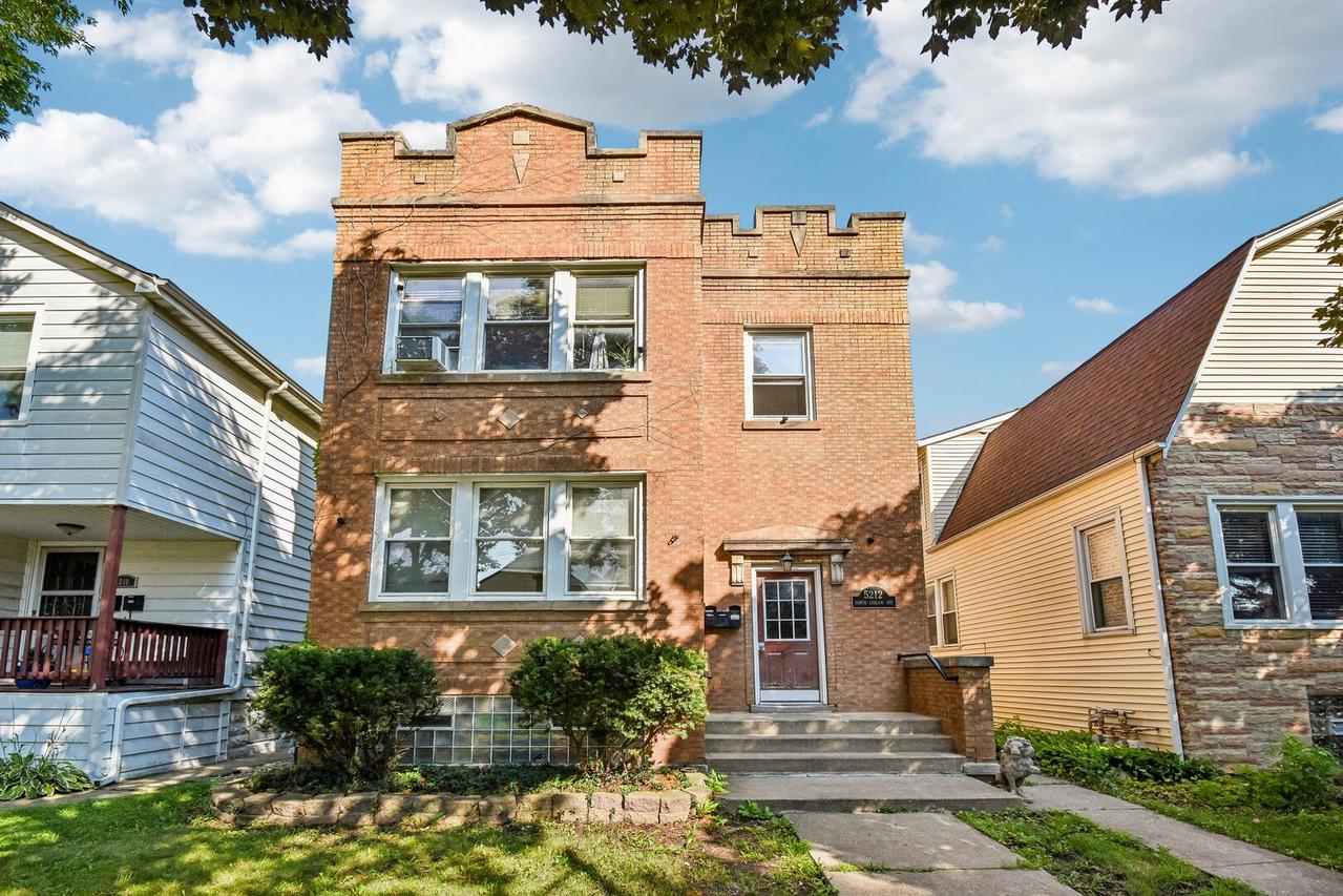 5212 N Ludlam Ave., Chicago, IL 60630