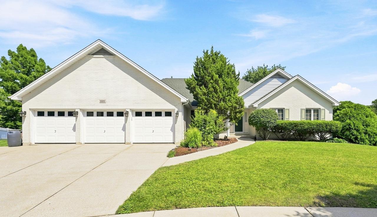 220 Rosewood Ct., Westmont, IL 60559